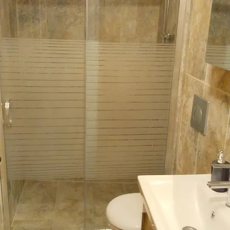 Ekoton Cave Hotell 2*